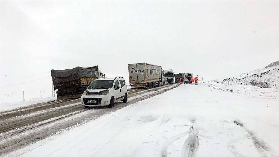 Ardahan-Posof yolunda ulaşıma kar engeli 17